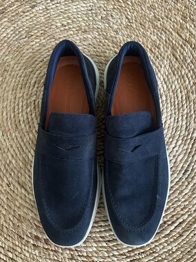 Wolf and Shepherd Crossover
Penny Loafer Shoes Size 11 M Blue
White Slip On